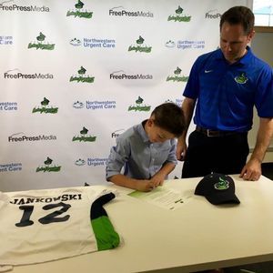 Meet your Posher, Brady